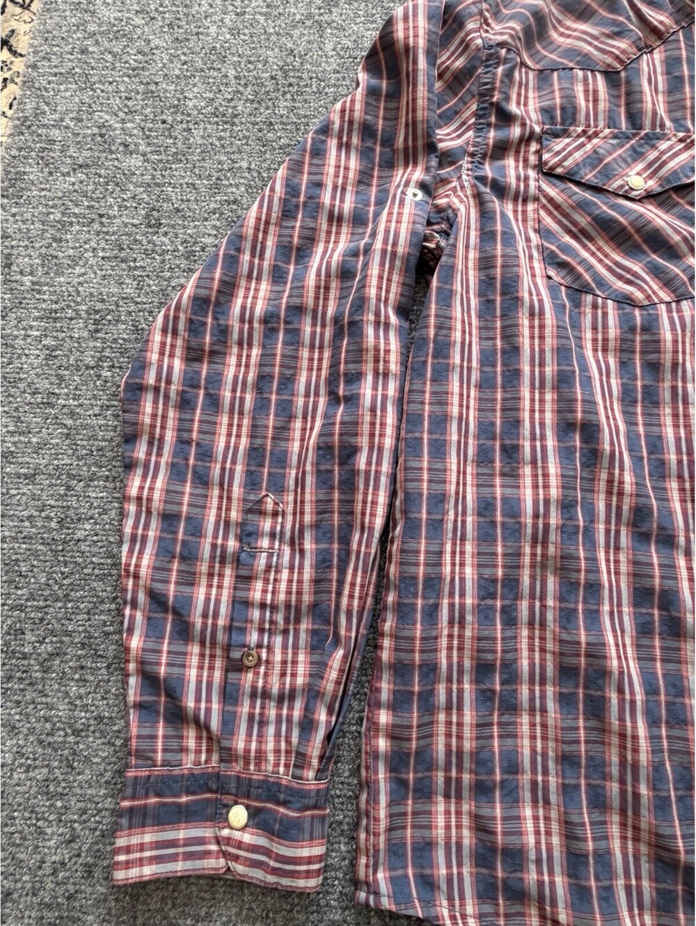 Men’s Wrangler Outdoor Pearl Snap Shirt Vented Size Large blue Red Plaid Utility - Picture 4 of 16